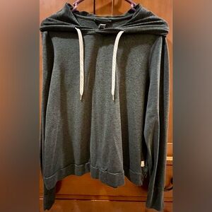 VUORI LIGHTWEIGHT HOODIE
SIZE LARGE
VERY GOOD CONDITION
BLACK TWEED COLOR